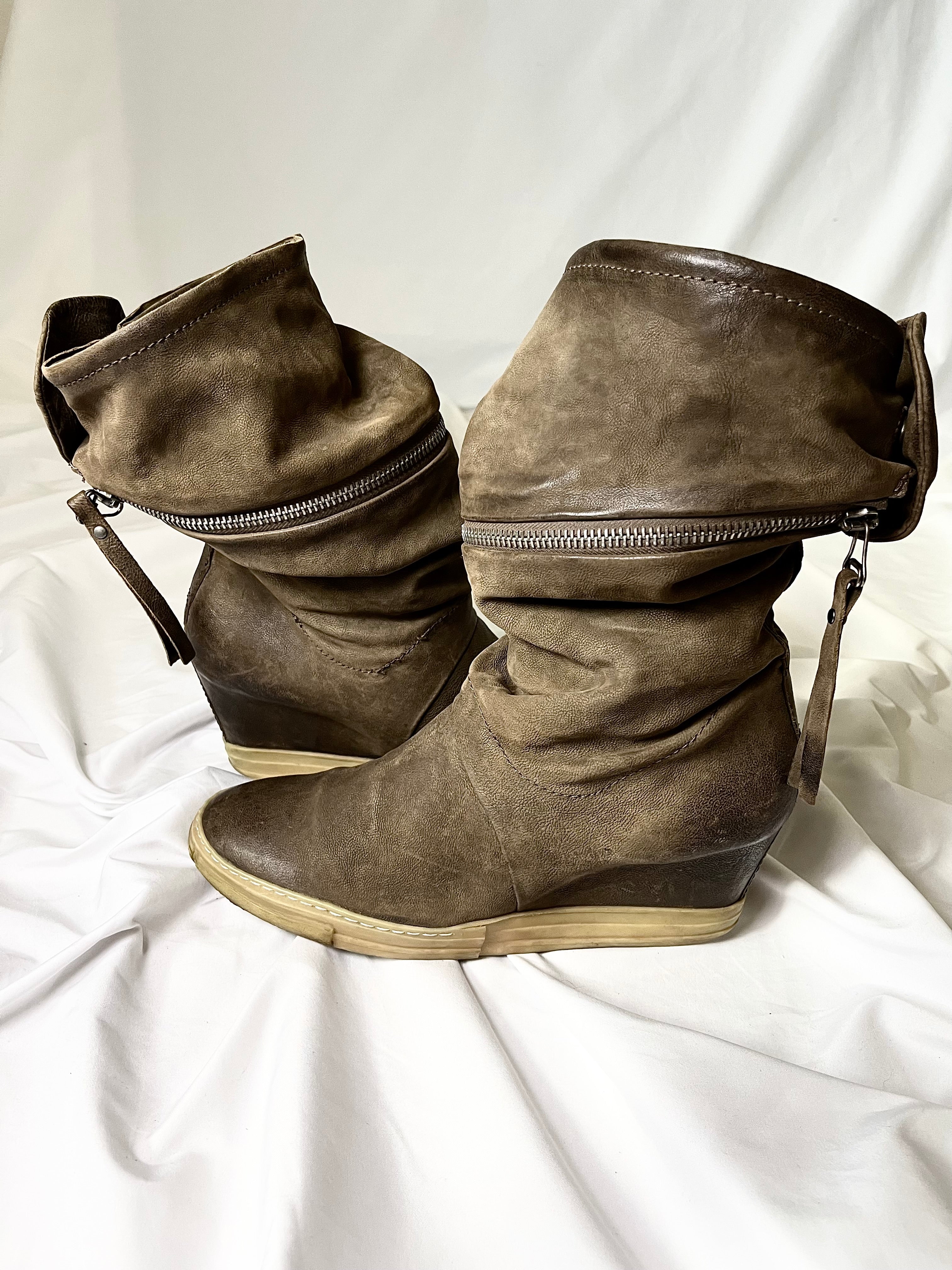 AS98 TORNADO LEATHER ZIPPER WEDGES IN SIZE 41