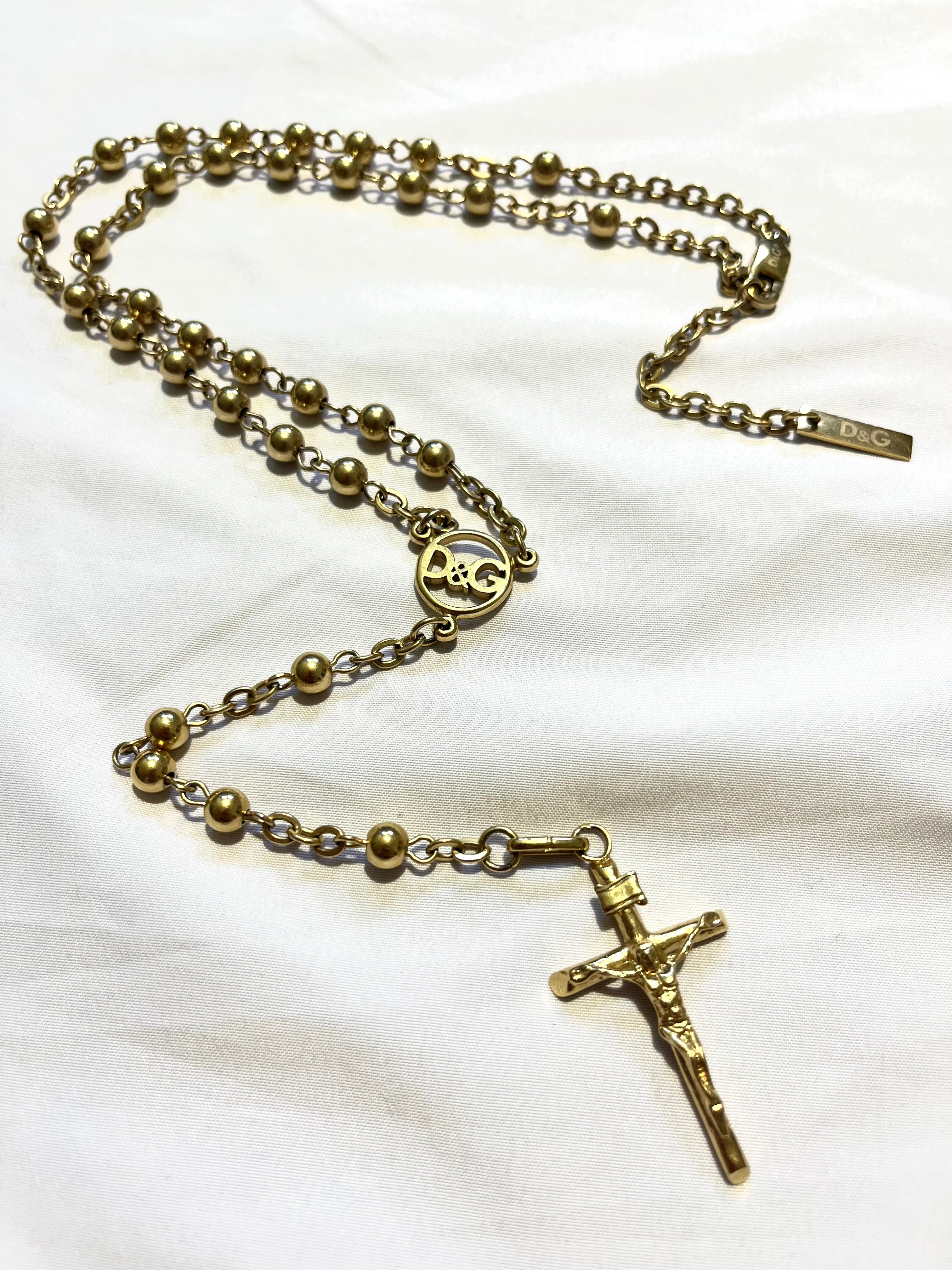 DOLCE & GABANNA GOLDEN SPELLOUT CHARM ROSARY JESUS CROSS NECKLACE