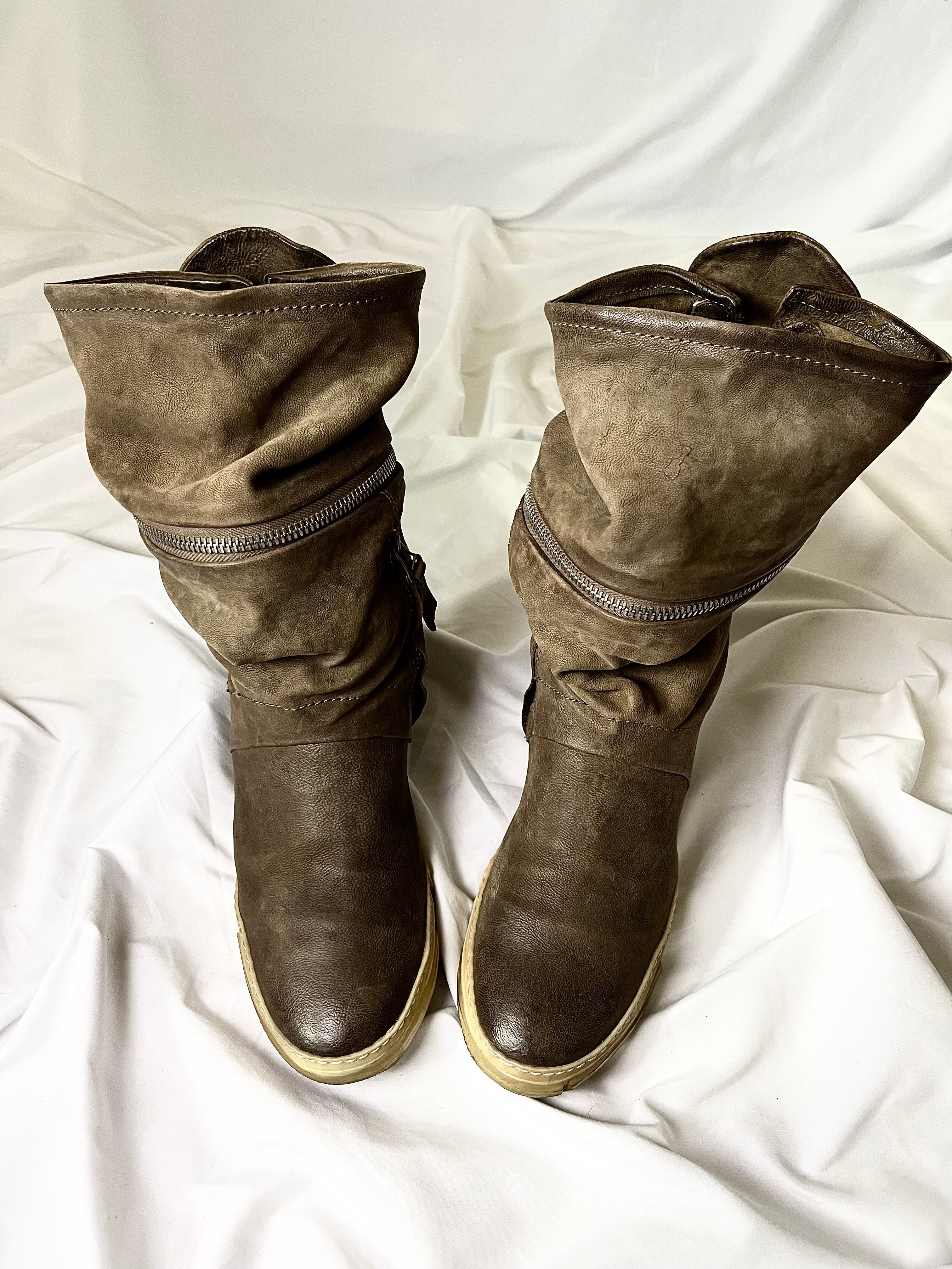 AS98 TORNADO LEATHER ZIPPER WEDGES IN SIZE 41