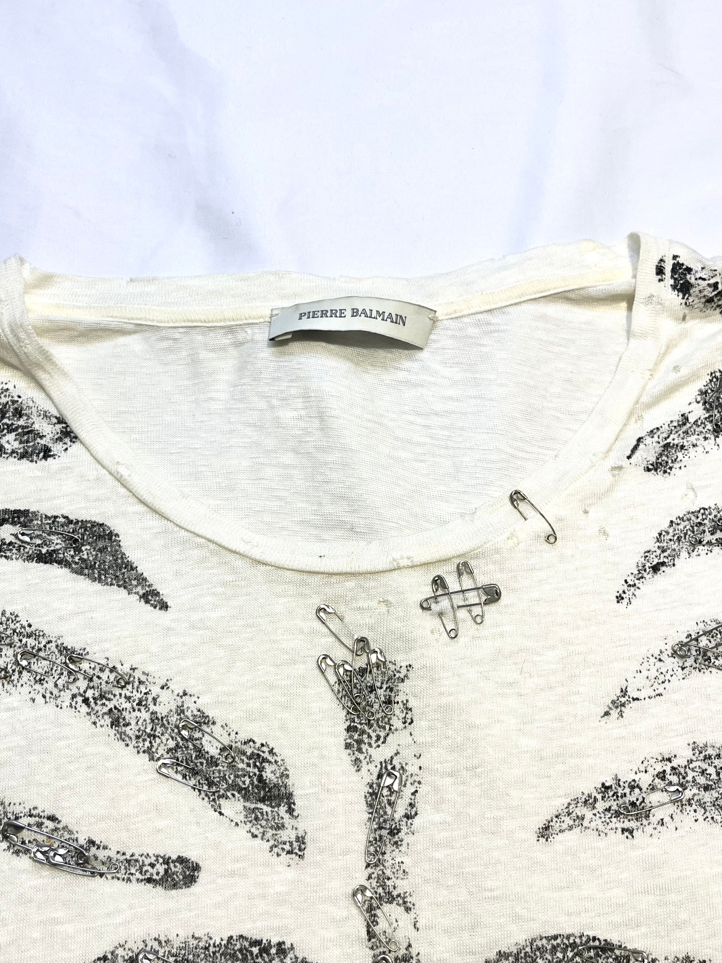 PIERRE BALMAIN "RIBCAGE" DISTRESSED SAFETY PIN T-SHIRT