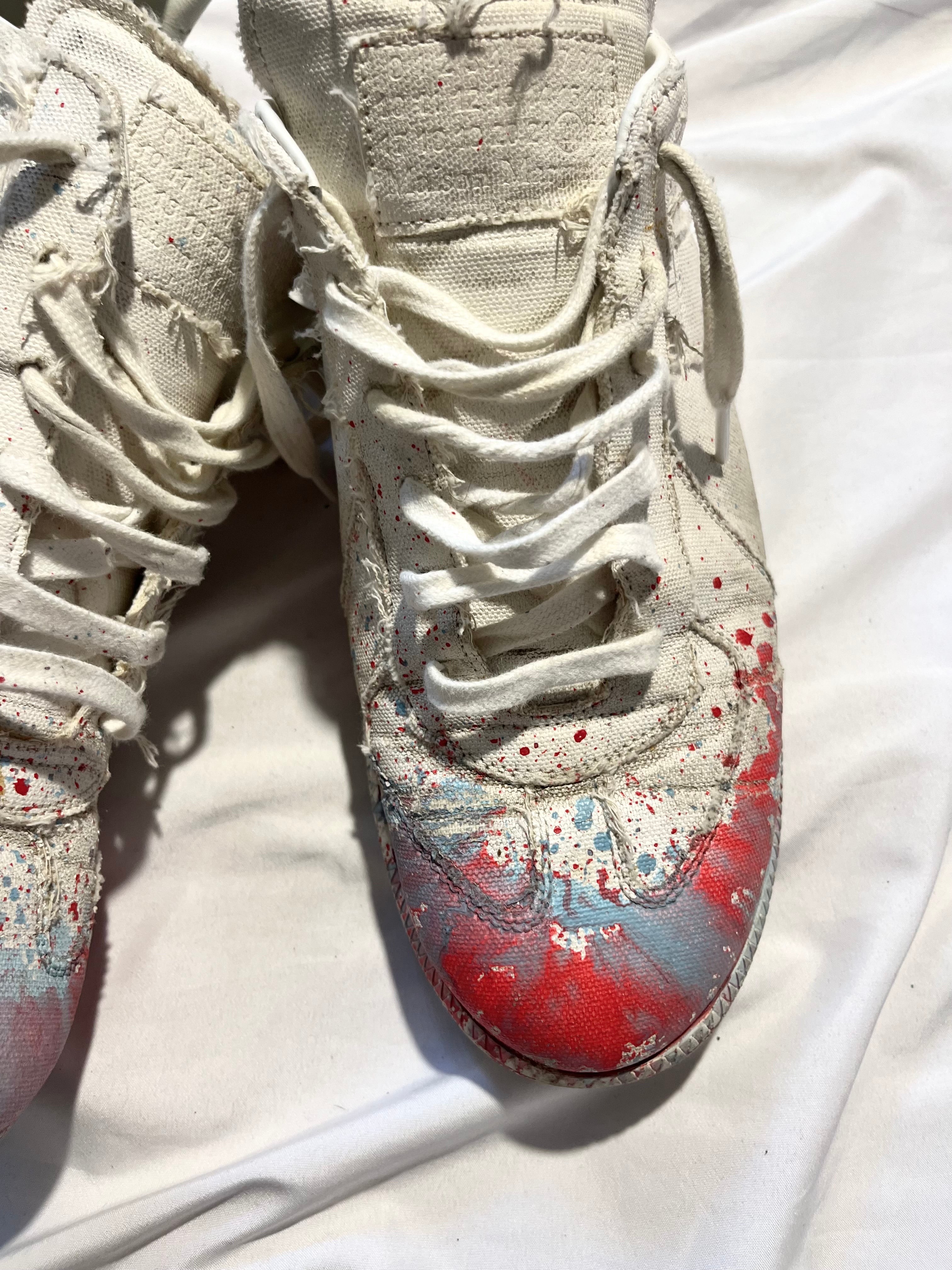MAISON MARGIELA WHITE CANVAS PAINT SPLATTER RED/BLUE GATS