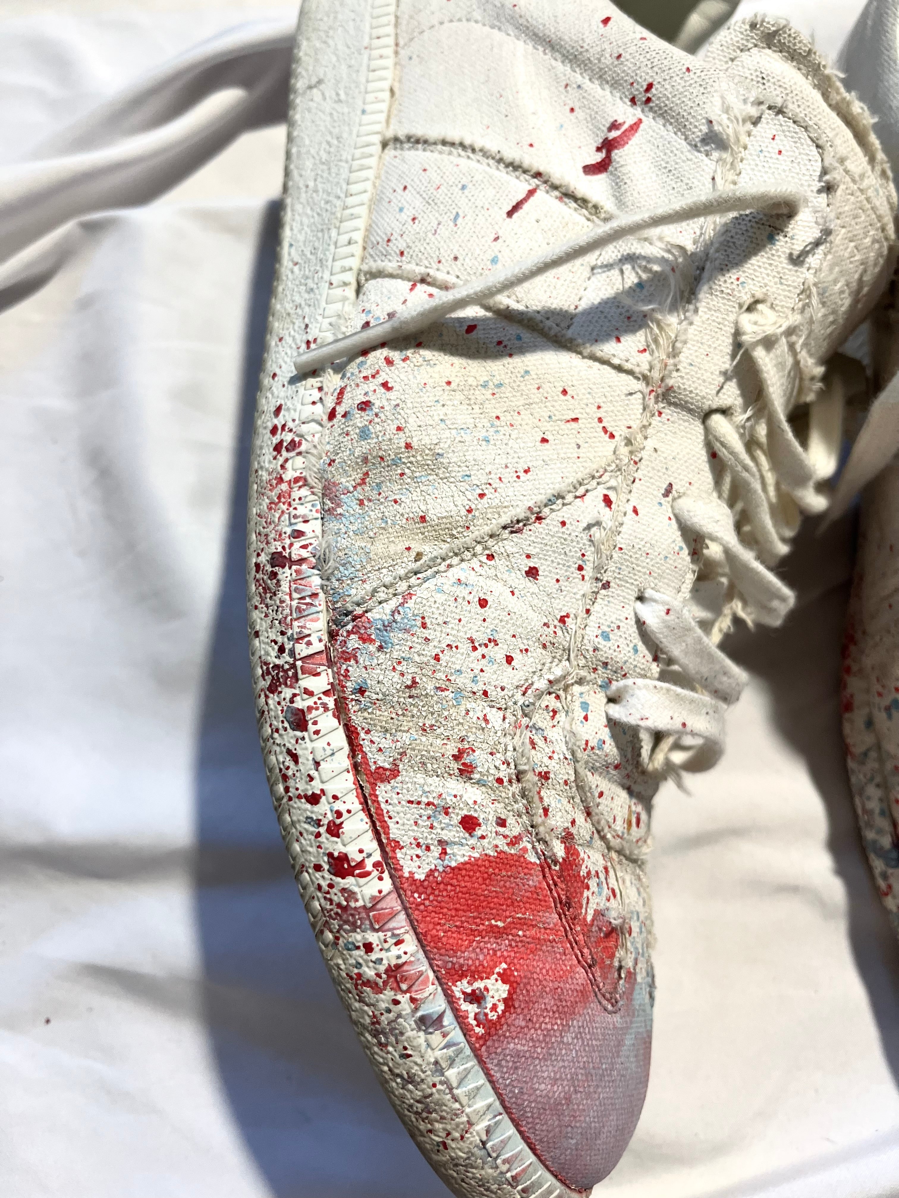 MAISON MARGIELA WHITE CANVAS PAINT SPLATTER RED/BLUE GATS