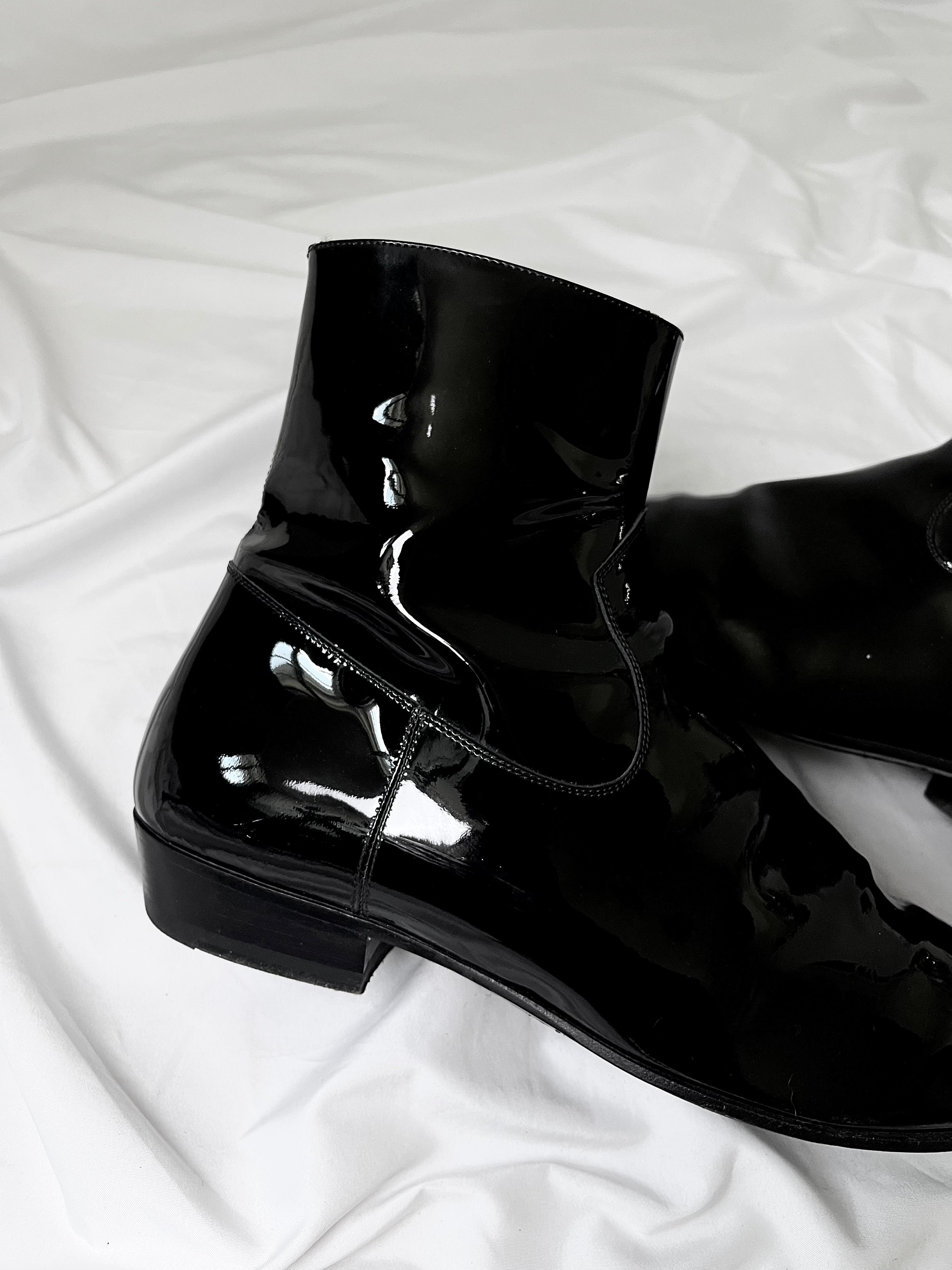 SAINT LAURENT PARIS PATENT LEATHER GLOSSY BOOTS IN 42