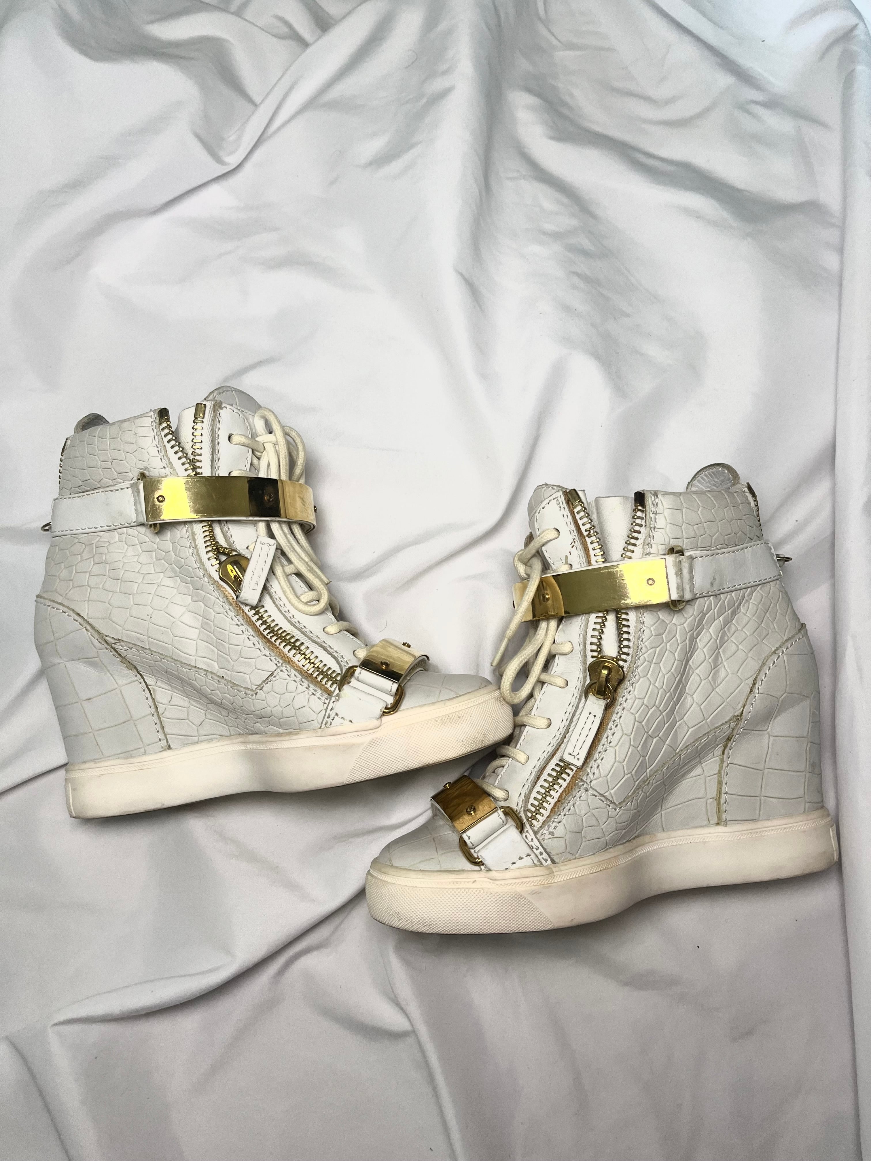 GIUSEPPE ZANOTTI “COBY” WEDGE SNEAKERS WHITE/GOLD SNAKESKIN