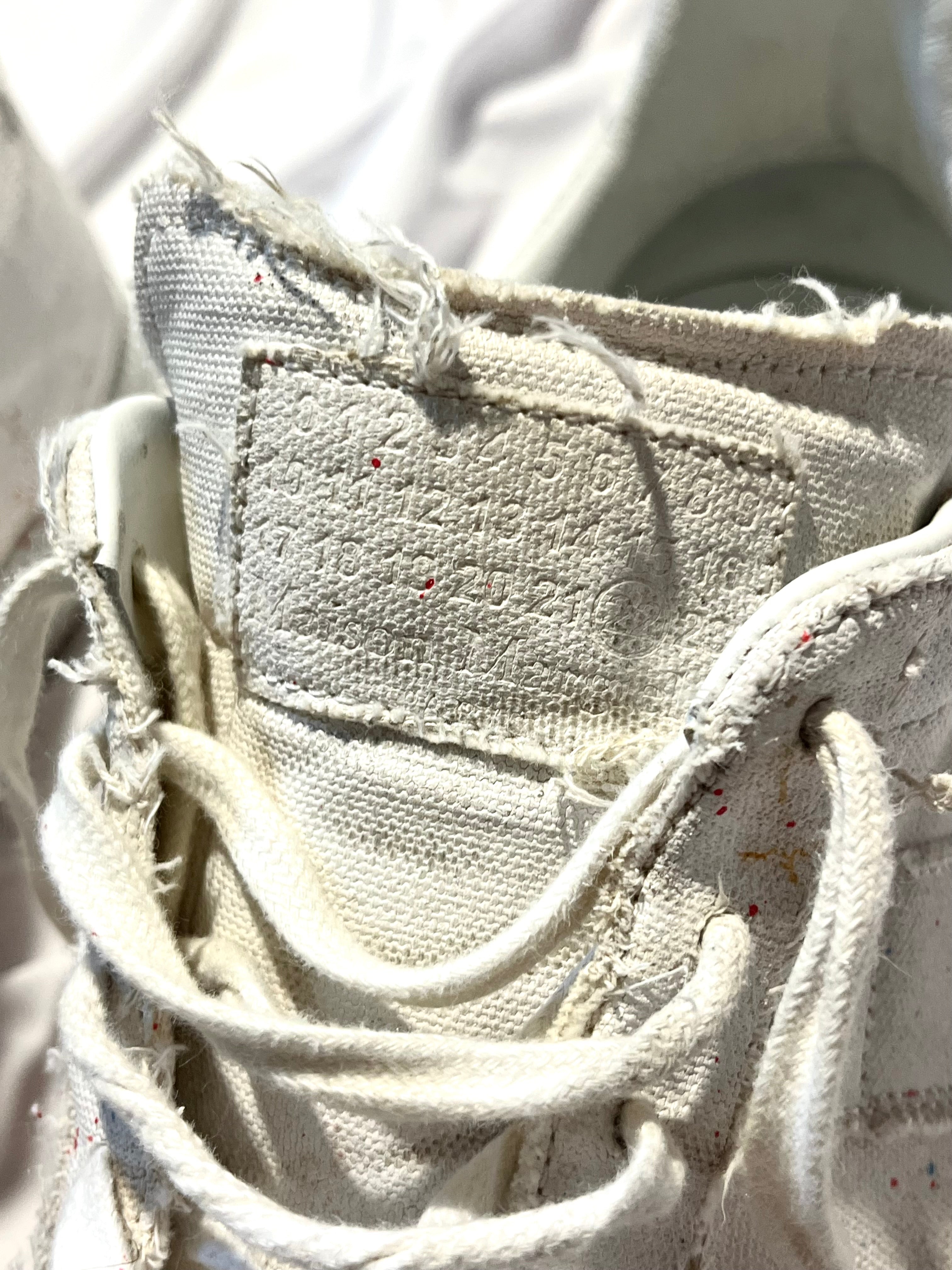MAISON MARGIELA WHITE CANVAS PAINT SPLATTER RED/BLUE GATS