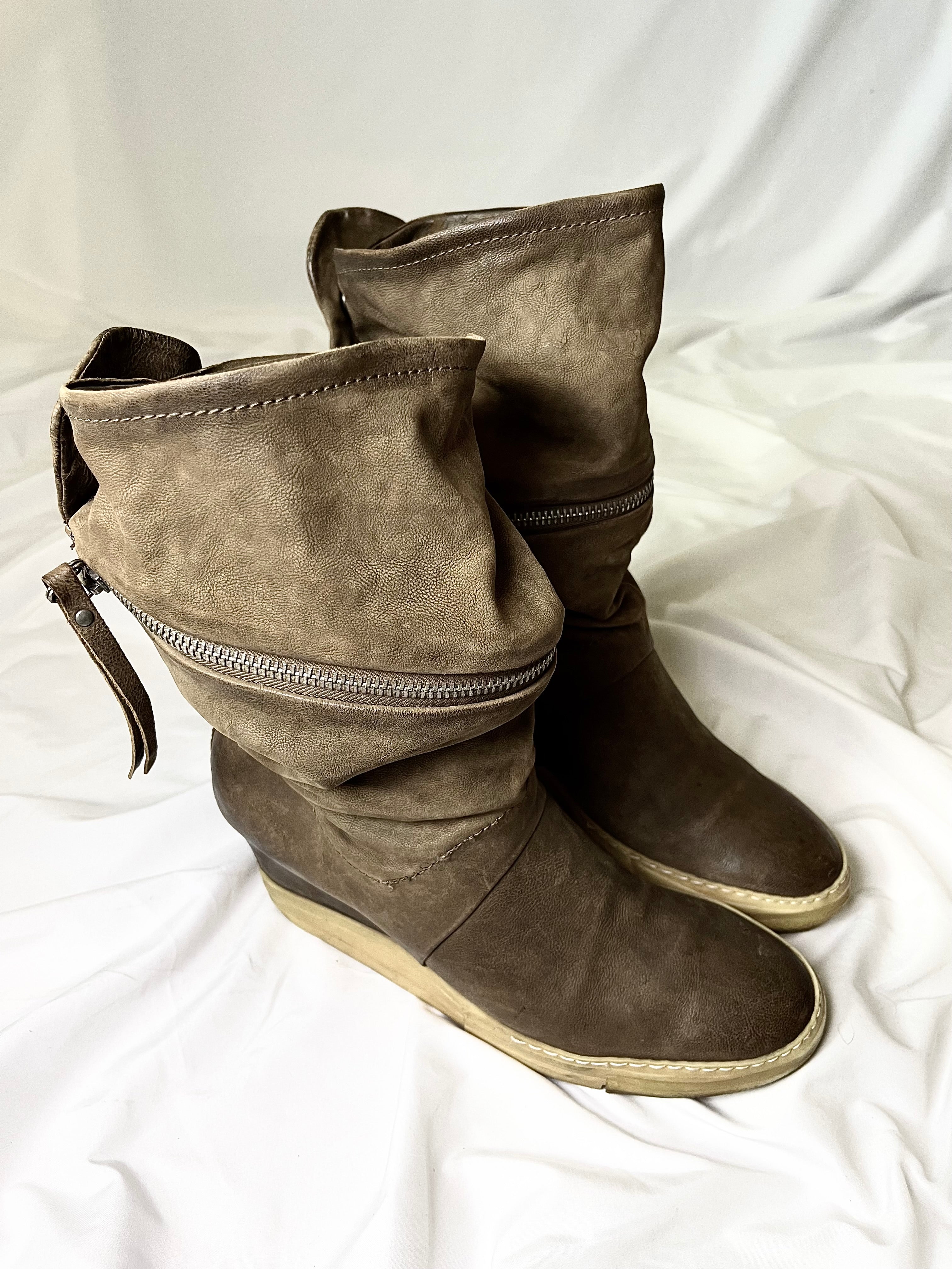 AS98 TORNADO LEATHER ZIPPER WEDGES IN SIZE 41