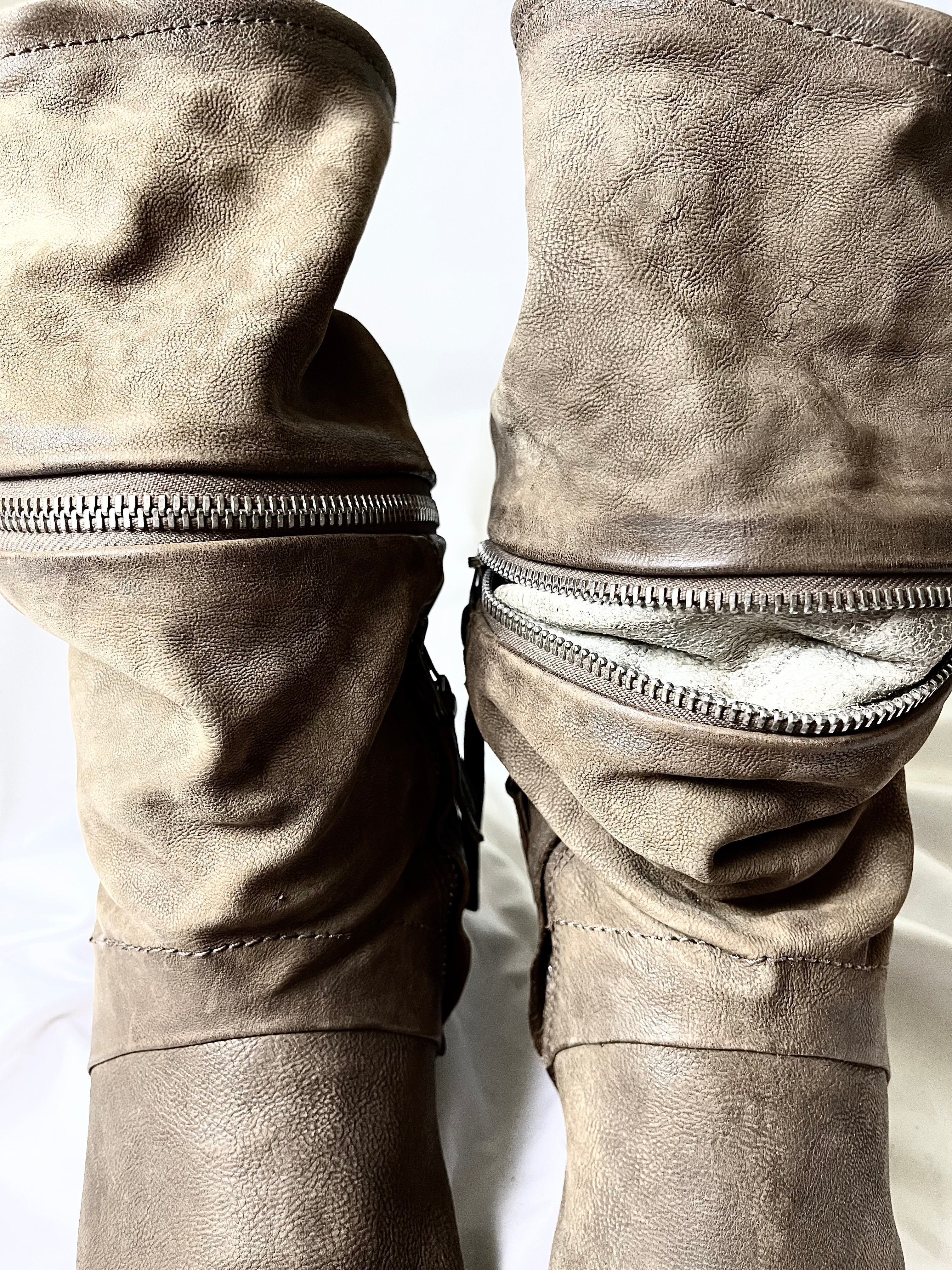 AS98 TORNADO LEATHER ZIPPER WEDGES IN SIZE 41