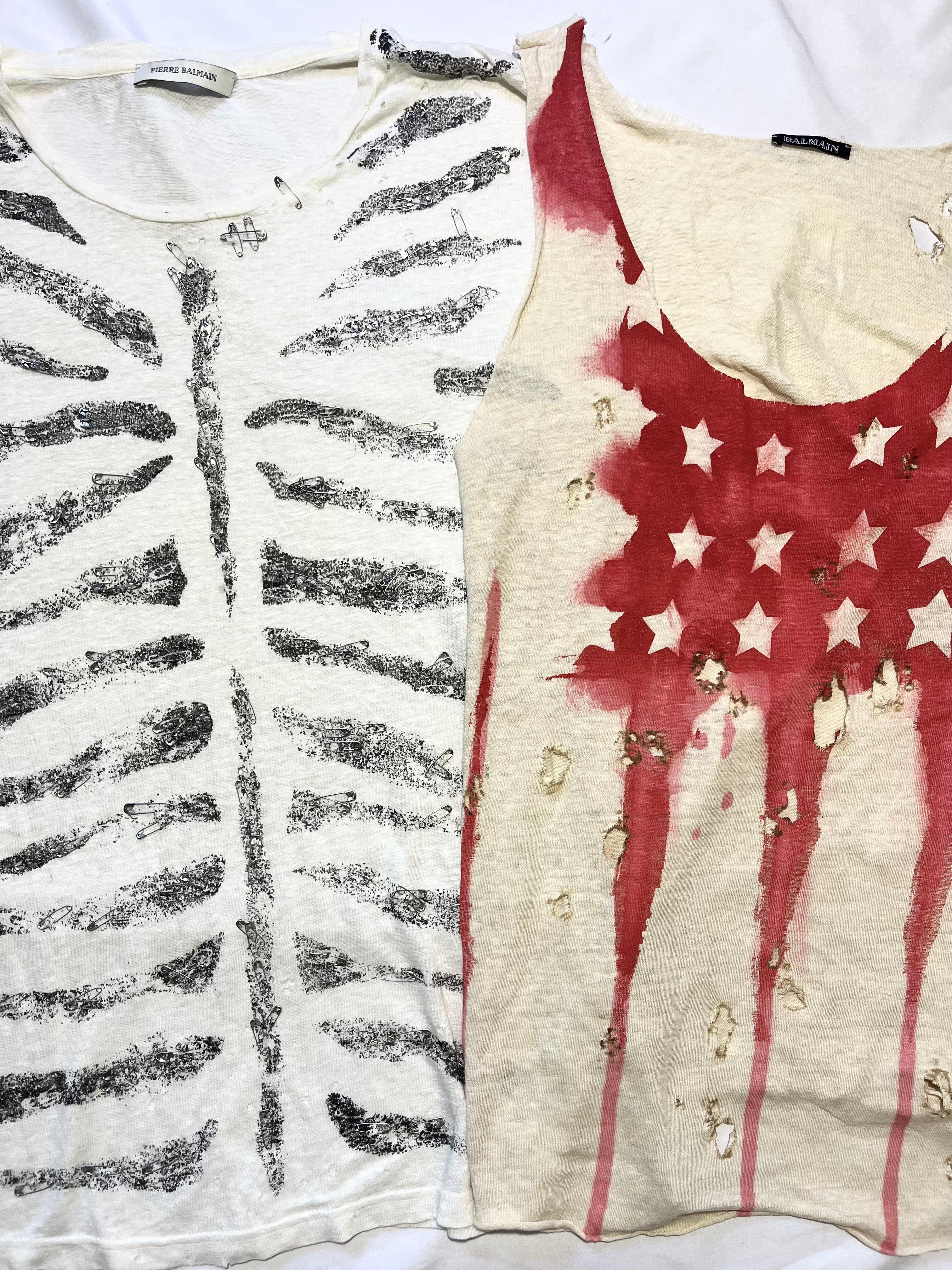 PIERRE BALMAIN "RIBCAGE" DISTRESSED SAFETY PIN T-SHIRT