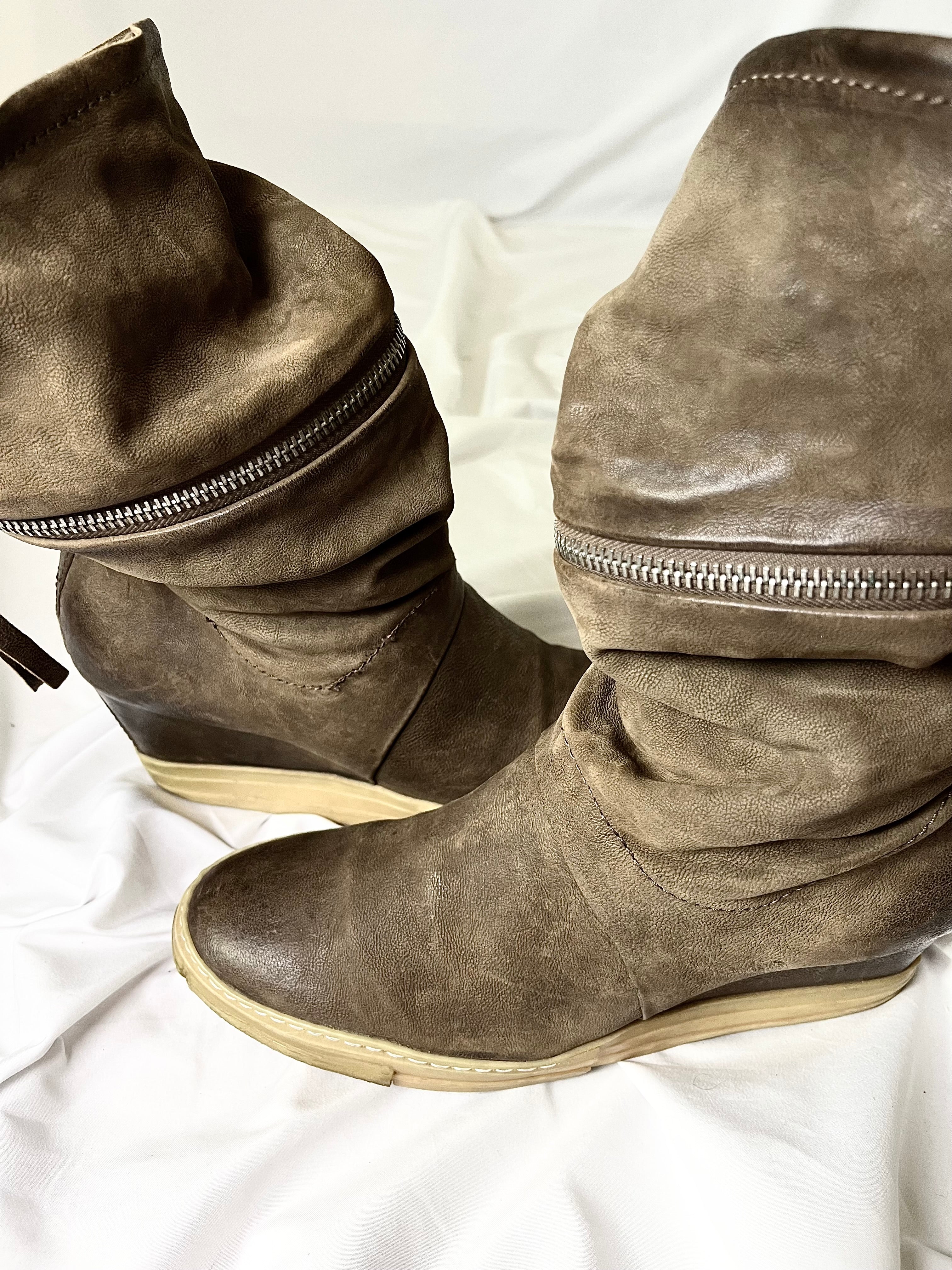 AS98 TORNADO LEATHER ZIPPER WEDGES IN SIZE 41